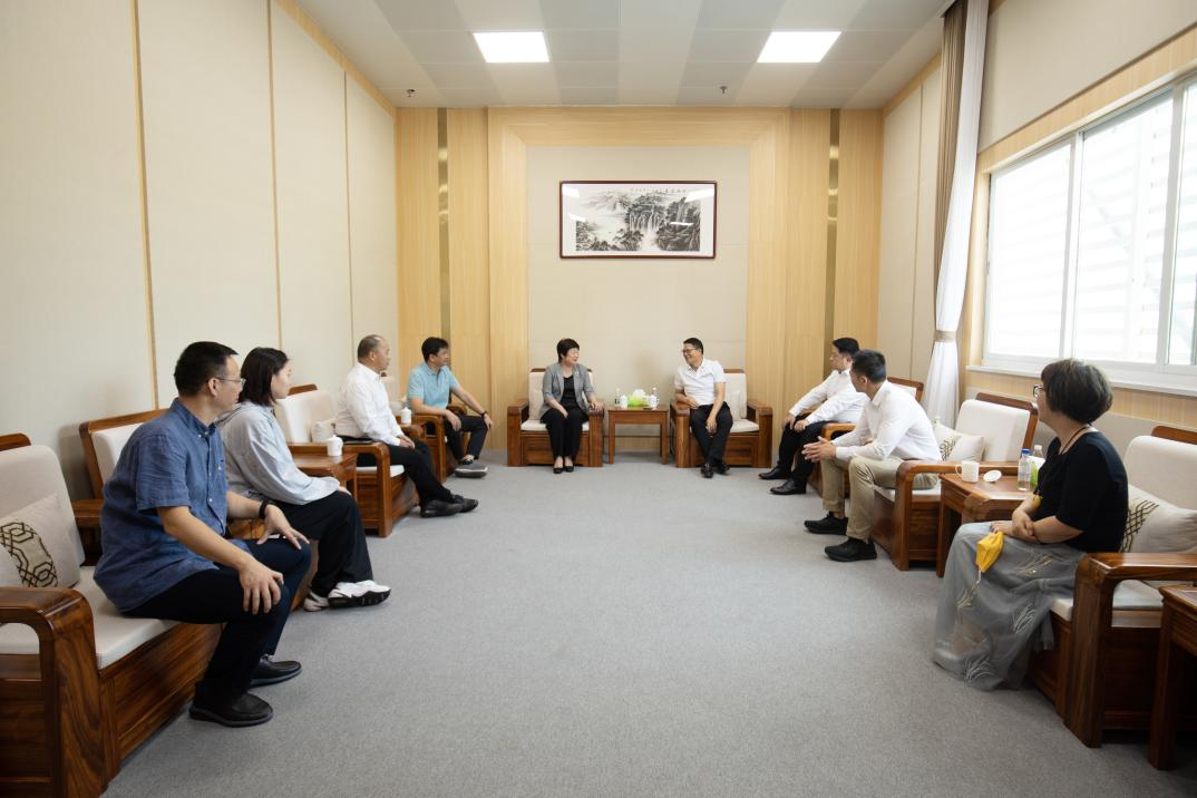 省體育局領導到集團參觀交流
