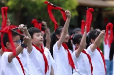 唱支红歌给党听丨千人快闪奏唱红色旋律会是什么场面？闽侯实小火了