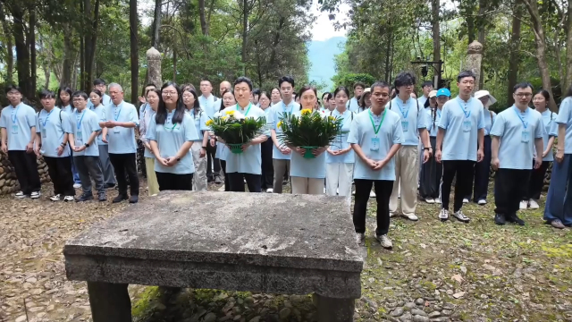重走先贤路：朱子学者在建阳致敬先师 Retracing the Path of a Sage: Scholars of Zhu Xi Studies Pay Tribute in Jianyang