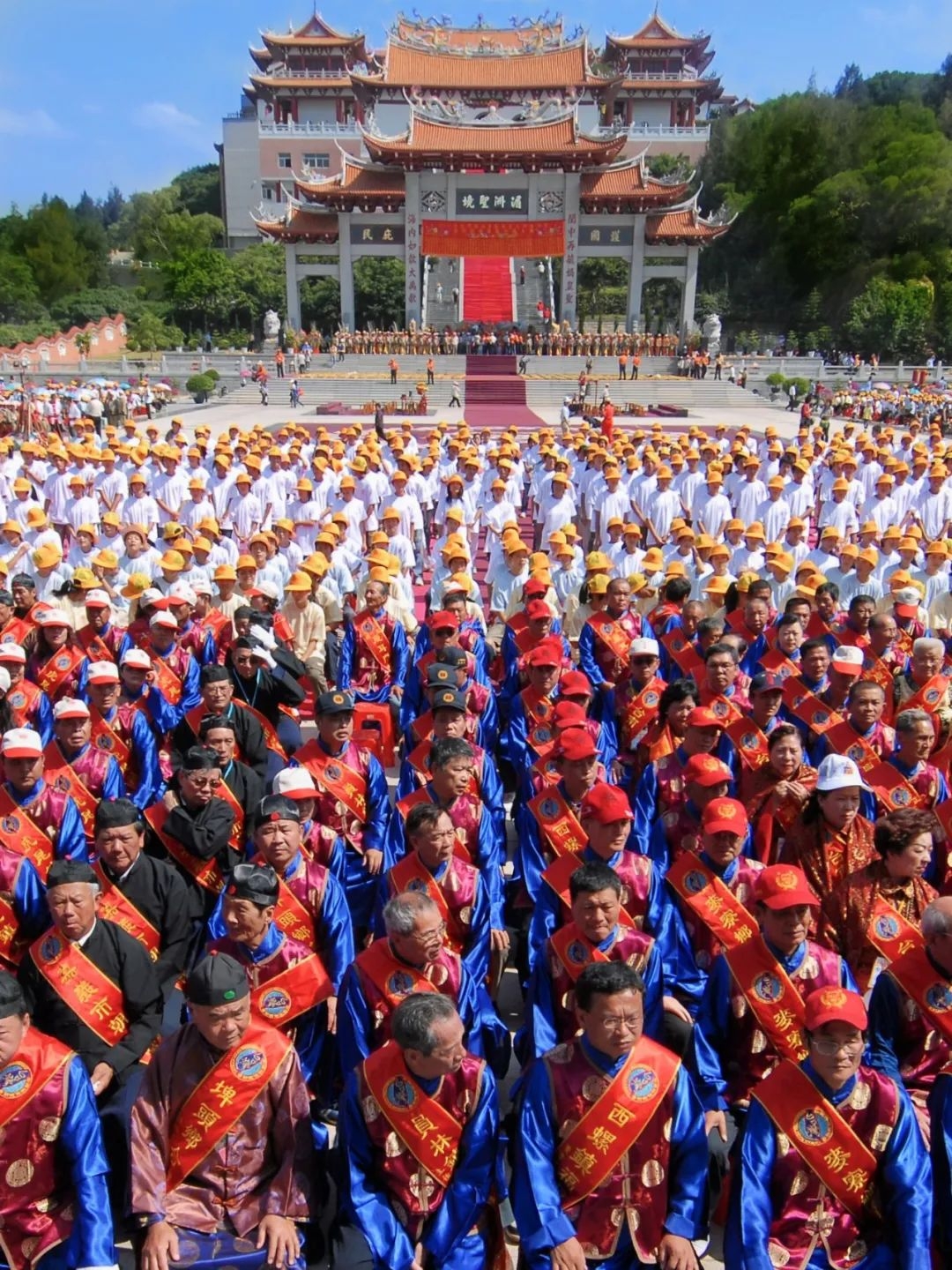 2000年7月17日至20日,臺灣大甲鎮瀾宮組織的2000多人進香團,先後到