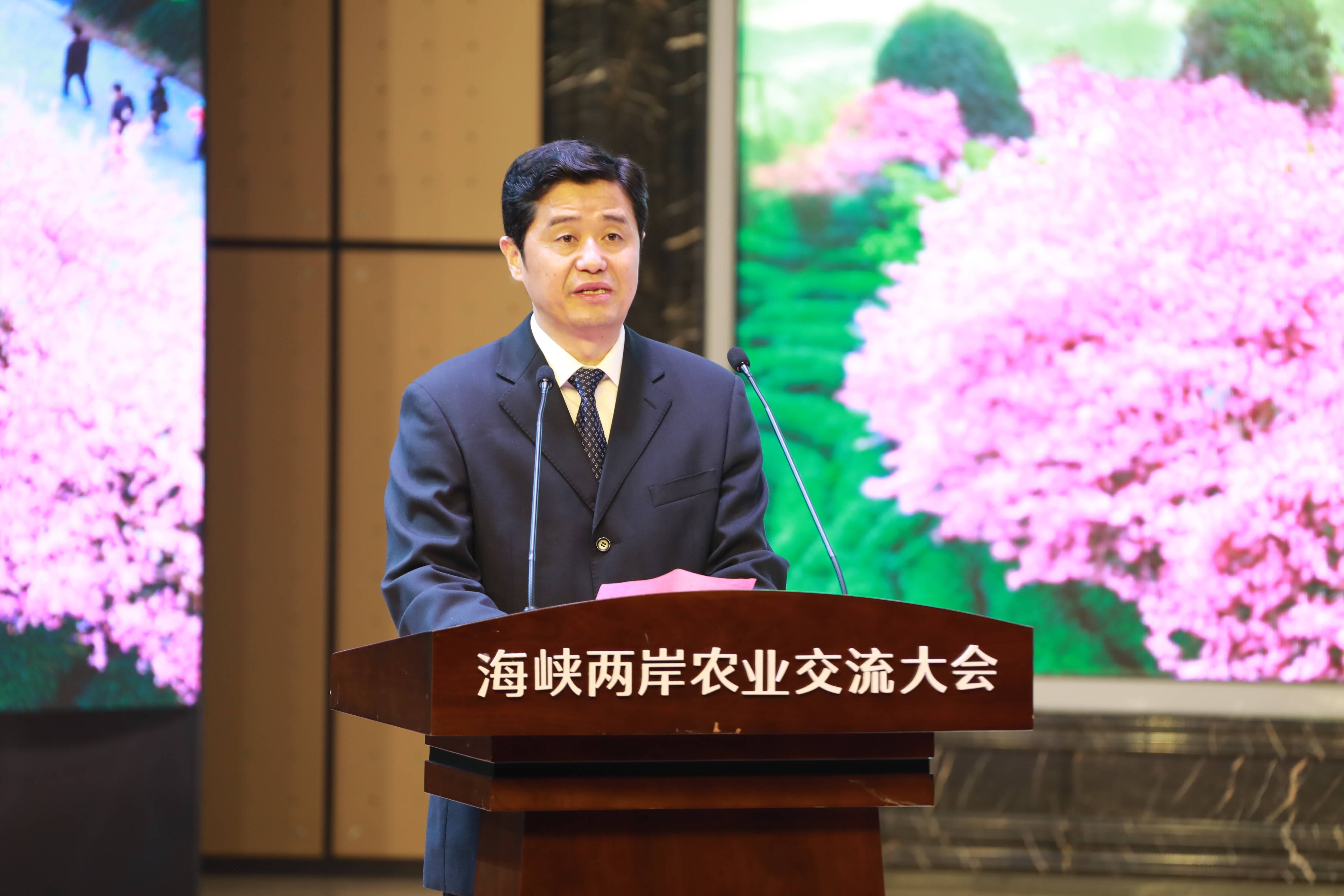 龙岩市委书记余红胜致辞"我在大陆耕耘将近30年,这里是我第二故乡.